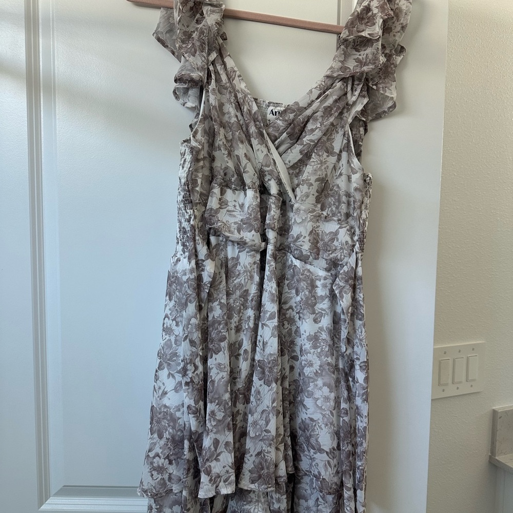 ARULA Floral Ruffle Dress in Gray and White